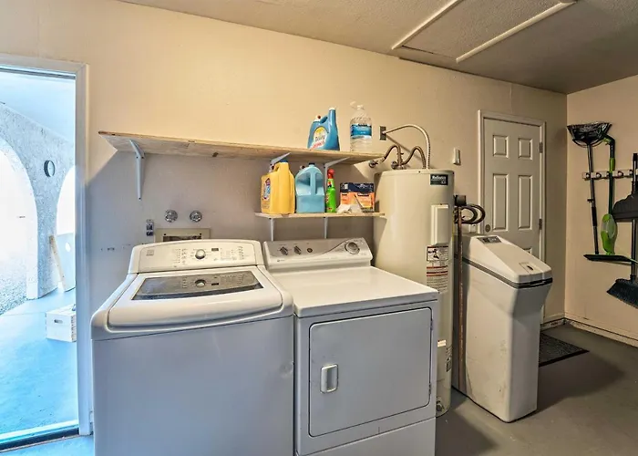 3 Mi To Water: Havasu Gem W/ Fire Pit & Grill * Lake Havasu City
